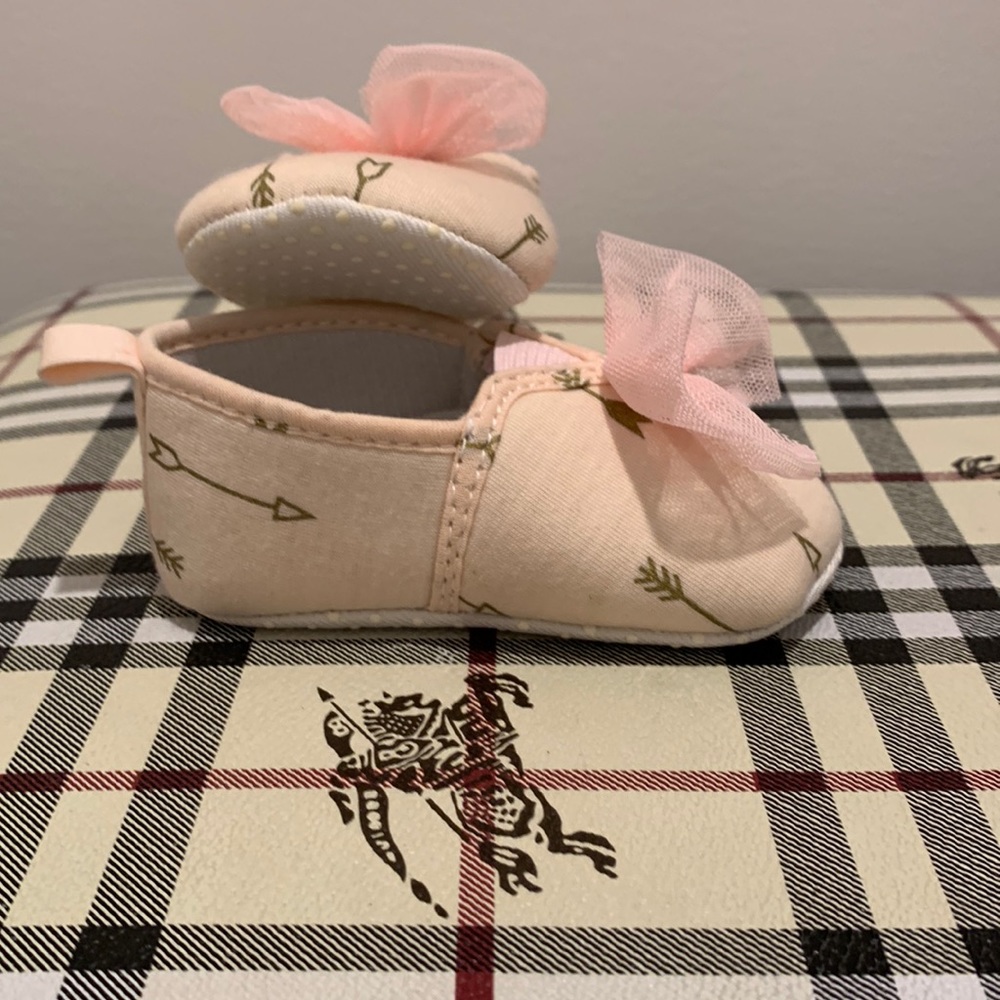 NWOT baby shoes- age 3-6 months